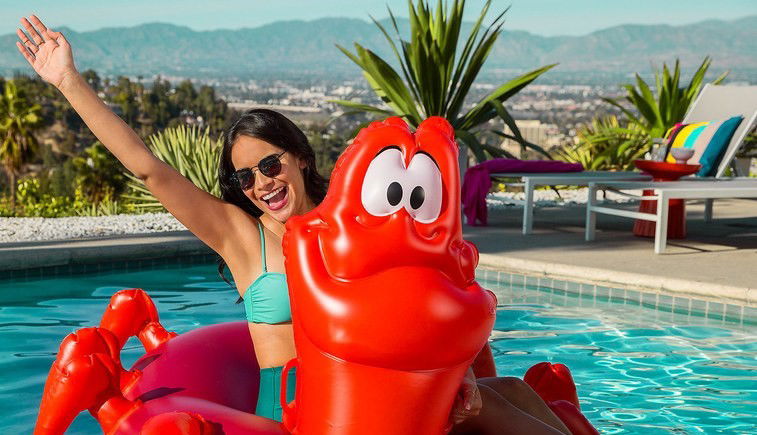 Copertina di Estate 2018 con La Sirenetta: la splendida collezione mare di Disney