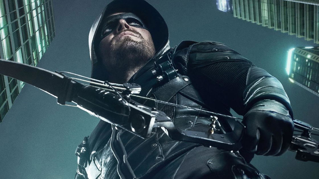 Copertina di Arrow 5 arriva in versione Home Video: Oliver Queen in Blu-ray e DVD