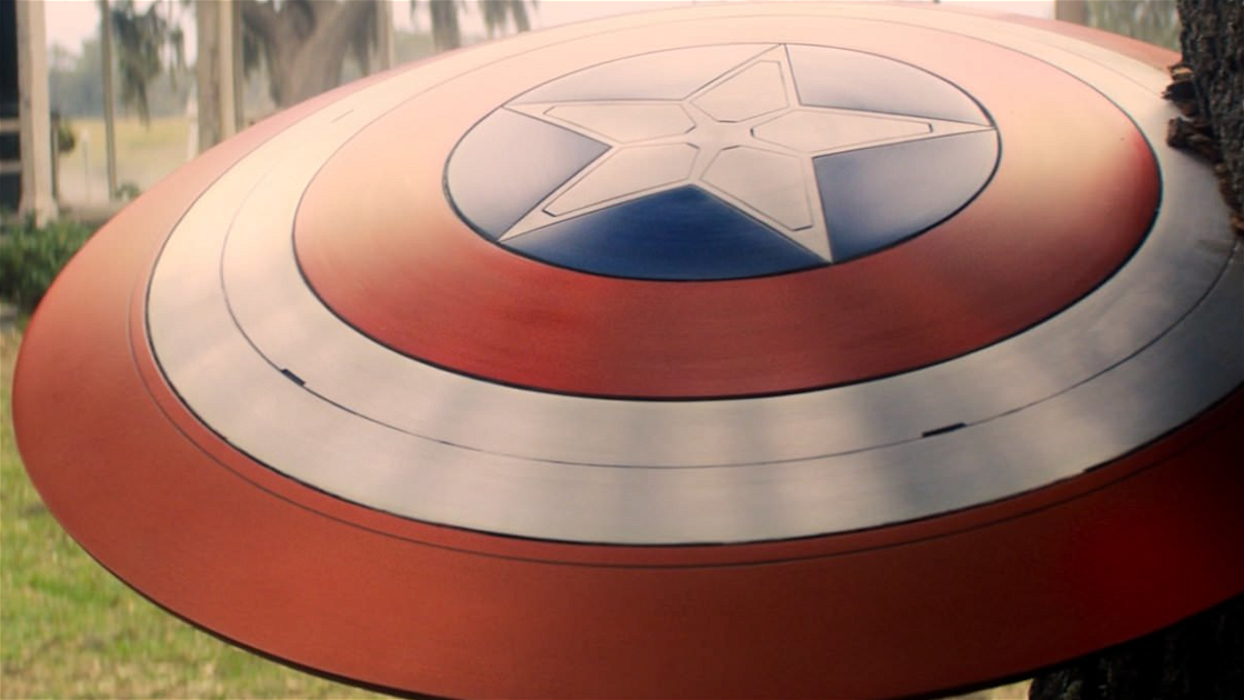 Εξώφυλλο από πού προήλθε η ασπίδα του Captain America που έδωσε ο γέρος Steve στον Sam;