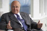 Copertina di The Loudest Voice in the Room: Russell Crowe è Roger Ailes nella prima immagine ufficiale della mini-serie