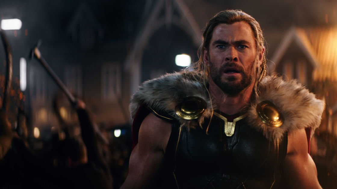 Copertina di Natalie Portman prenderà il posto di Chris Hemsworth nell'MCU?