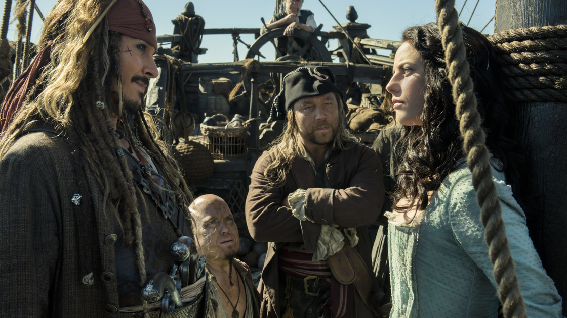 Copertina di Pirati dei Caraibi 5: i piani originali e come Disney li ha cambiati