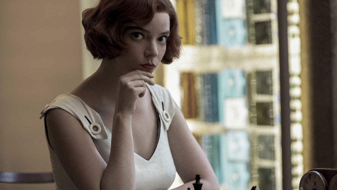 Copertina di La Regina degli Scacchi, nasce il videogame online per giocare con Beth Harmon