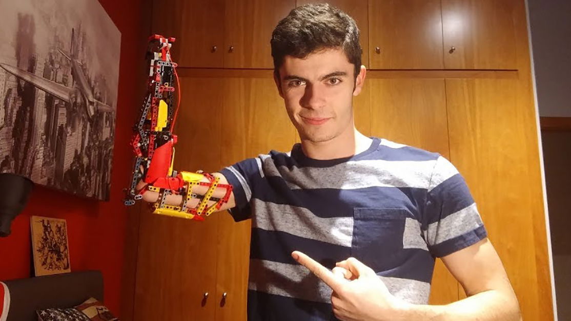 Copertina di Un ragazzo ha realizzato una protesi con i LEGO