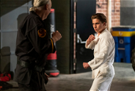 Cover ng Cobra Kai 4, the ending explained: Robby's choice and Terry Silver's plan