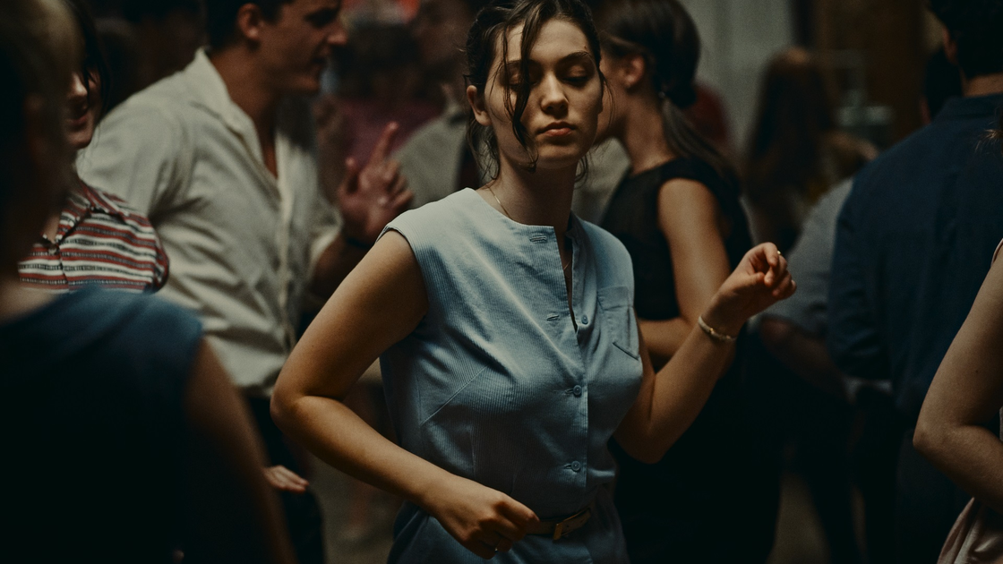 Copertina di L'Événement, la recensione del controverso film che ha vinto il Leone d'Oro a Venezia 78