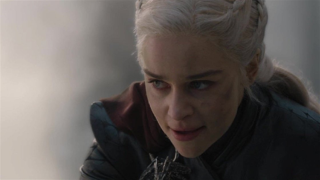 Cover ng Game of Thrones 8x05: Emilia Clarke at ang mga showrunner sa mga pagpipilian ni Daenerys