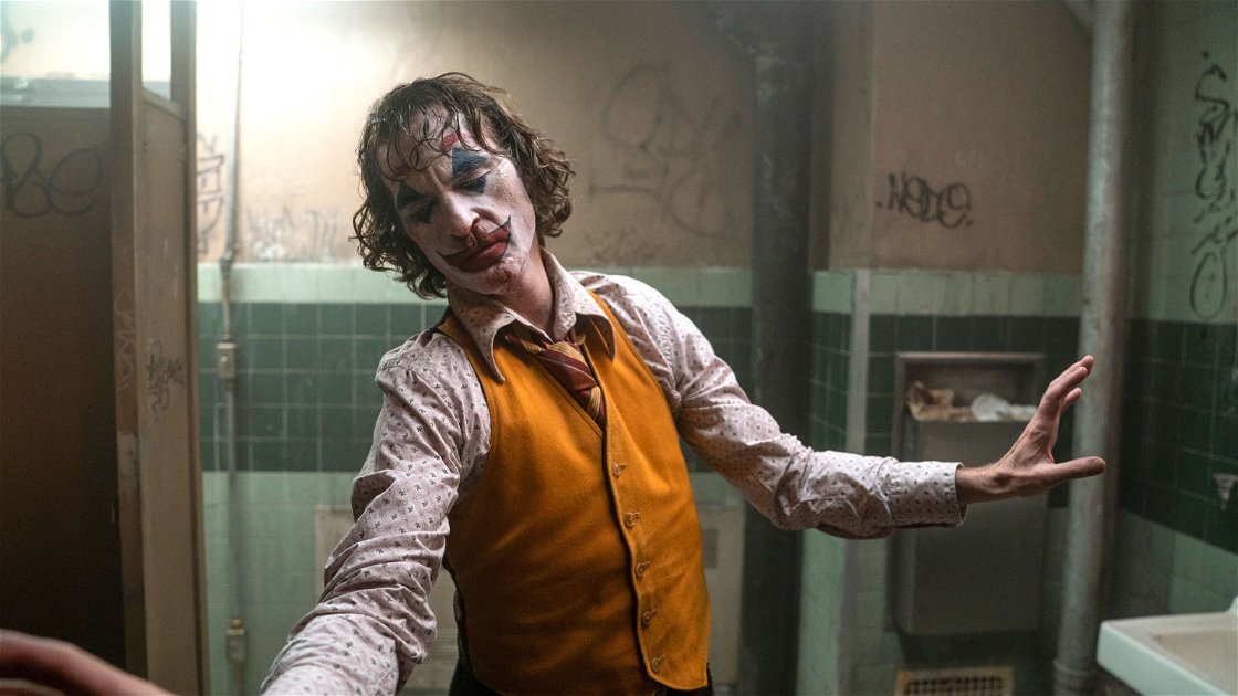 Copertina di Joker: Joaquin Phoenix dice la sua sul finale (e sulla vera identità di Arthur)