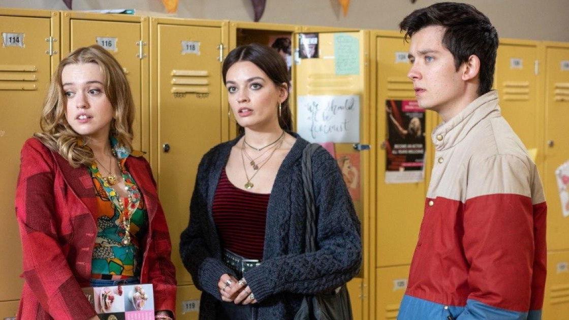 Copertina di Sex Education 4, un nuovo personaggio si mostra nel video dal set