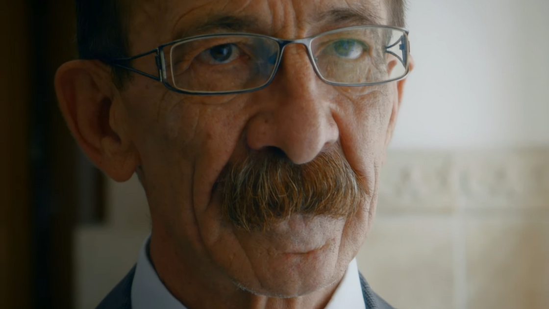 Copertina di Netflix ricostruisce la storia di Pino Maniaci nella docu-serie Vendetta - Guerra nell'antimafia