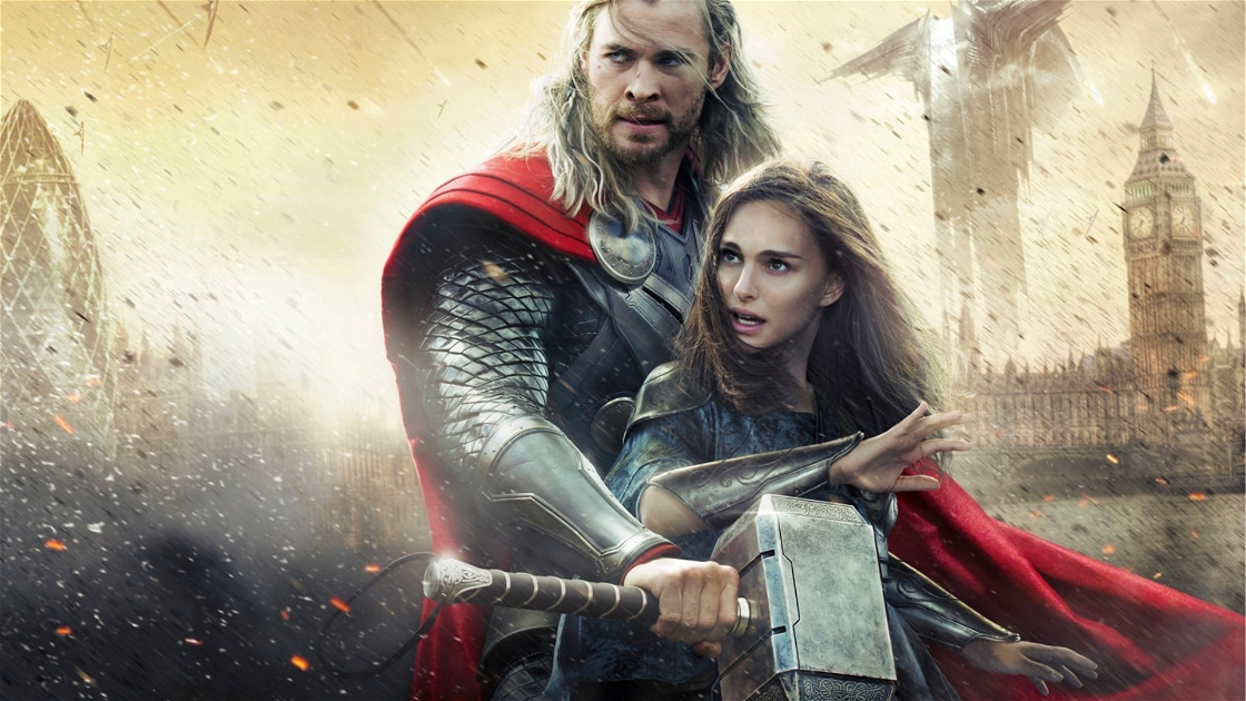 Copertina di Thor: Love and Thunder, Jane Foster si mostra con il Mjölnir "rotto" (proviamo a capire perché)