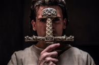 Cover av El Cid, Jaime Lorente fra The House of Paper Wields the Sword i den nye historiske Amazon-serien