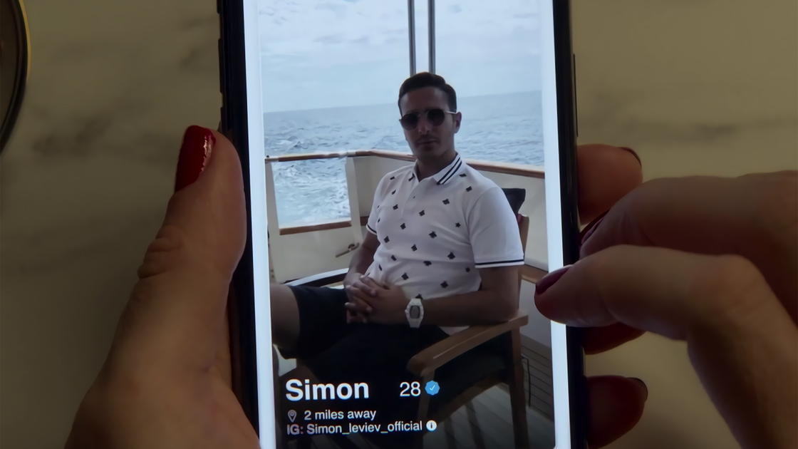 Copertina di Il truffatore di Tinder, è tutto vero quello che si vede nel docufilm Netflix?