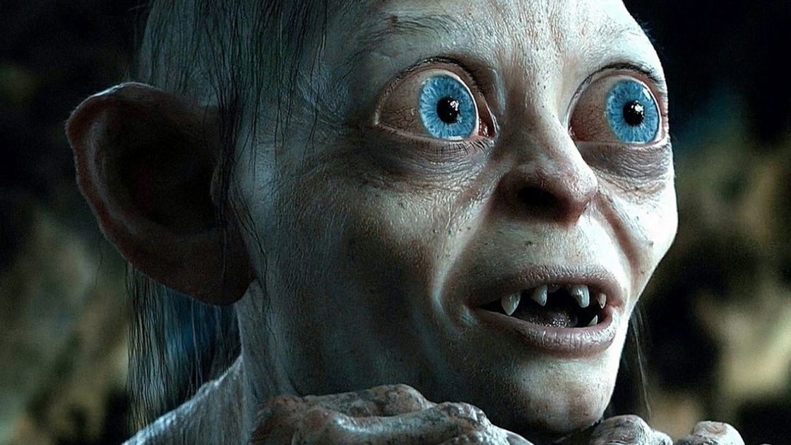 Copertina di Andy Serkis (Gollum) legge in diretta streaming Lo Hobbit: ecco dove ascoltarlo