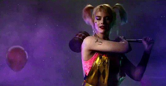 Copertina di Birds of Prey: il teaser con Harley Quinn vs i palloncini di Pennywise (raccontato in GIF)