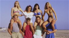 Copertina di Beverly Hills 90210, gli outfit che puoi ancora indossare oggi