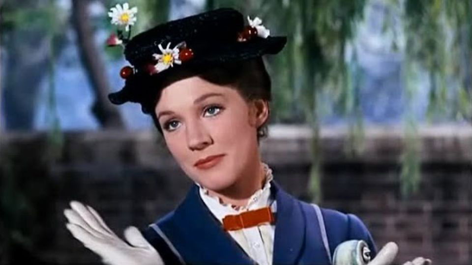 Copertina di Julie Andrews ha nascosto l'Oscar in soffitta per anni perché credeva di non esserne degna