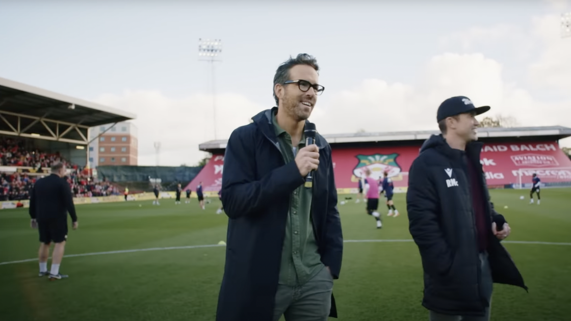 Copertina di Ryan Reynolds è come Ted Lasso in nuova serie TV [TRAILER]