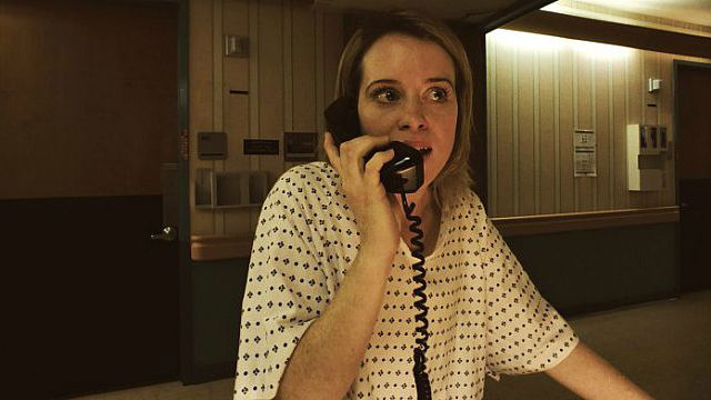Copertina di Unsane, la recensione: l'incubo kafkiano di Claire Foy girato con un iPhone