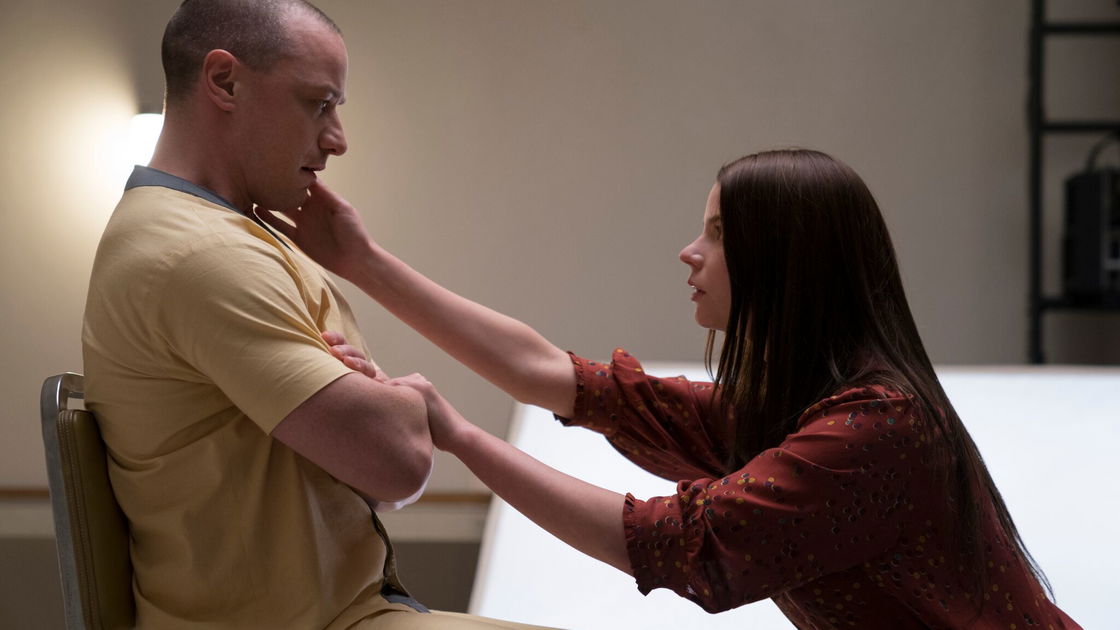 Copertina di Glass, la recensione: Shyamalan non conquista con un film che di super ha solo i problemi