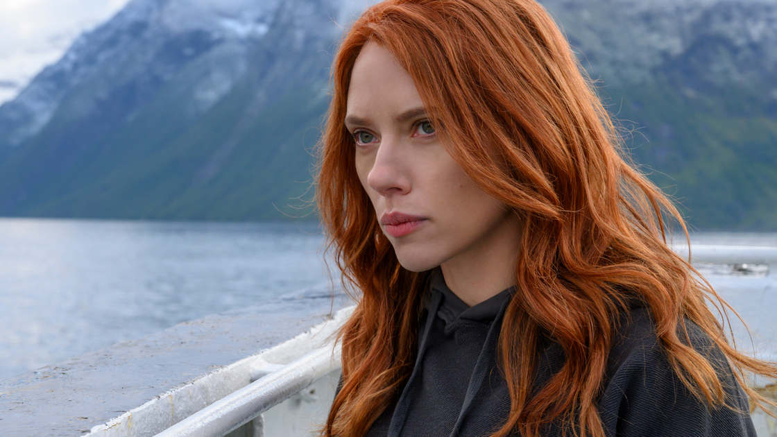 Copertina di Scarlett Johansson denuncia Disney: la causa legale su Black Widow spiegata punto per punto