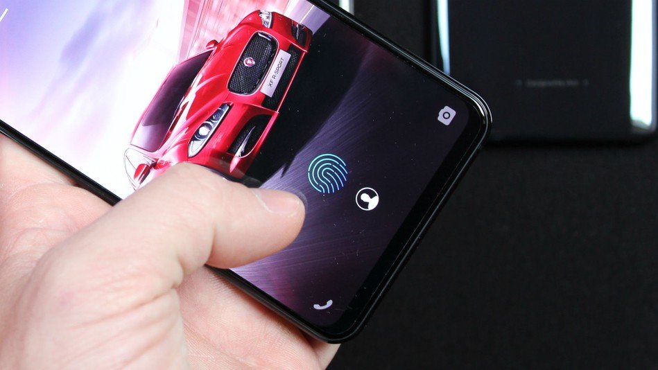 Copertina di OnePlus 6T avrà il sensore per le impronte incorporato nel display