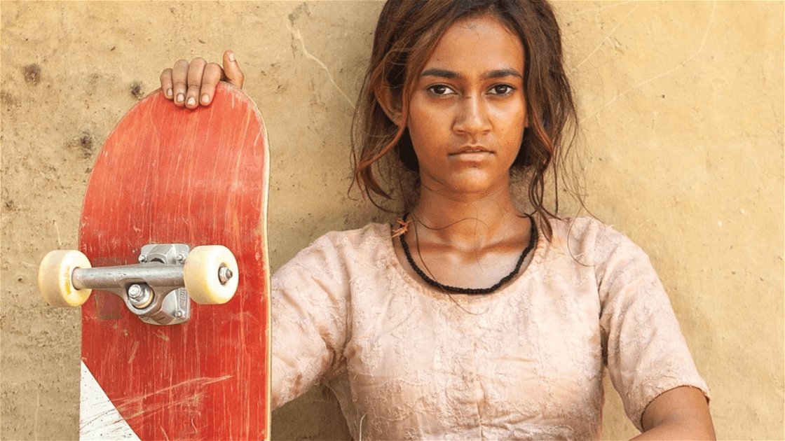 Εξώφυλλο του Skater Girl: τι γνωρίζουμε για την ταινία του Netflix που διαδραματίζεται στην Ινδία, η οποία λέει την αγάπη για το skateboard