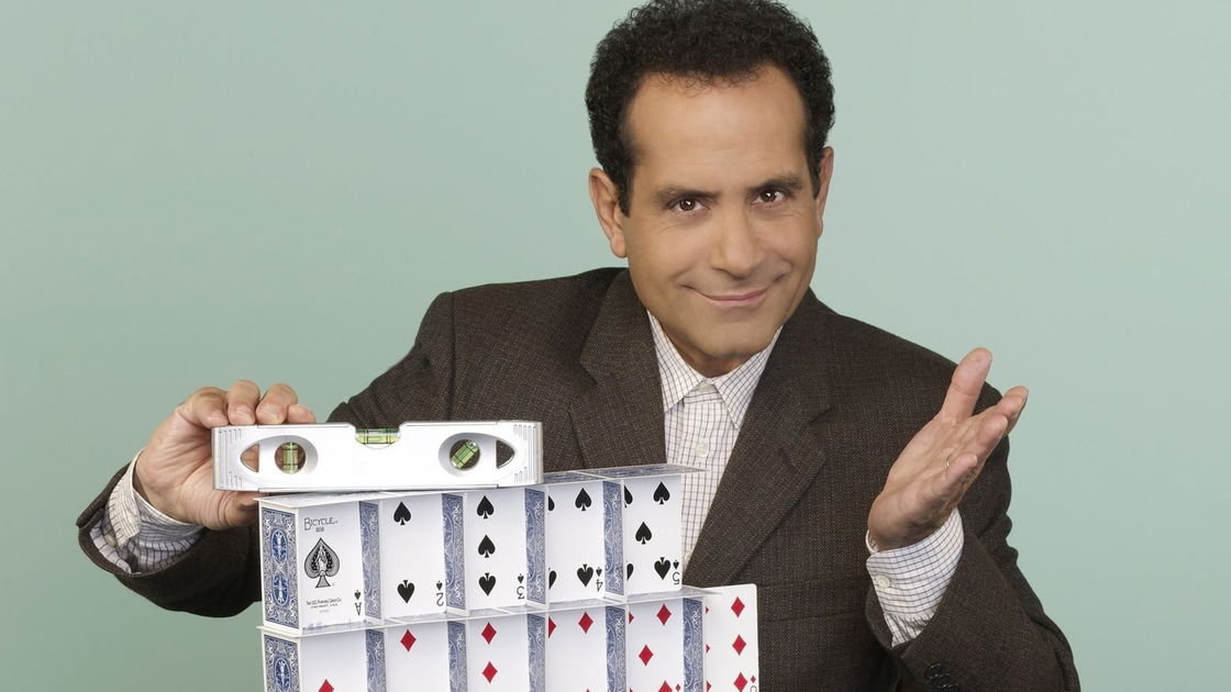 Portada de Detective Monk: ¿cómo terminó la serie protagonizada por Tony Shalhoub?
