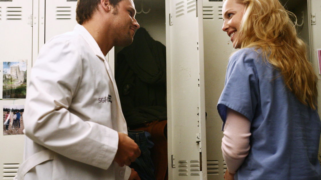 Copertina di Katherine Heigl commenta con pungente ironia la reunion di Alex e Izzie in Grey's Anatomy
