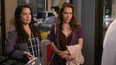 Copertina di Grey's Anatomy 16: le prime foto delle attrici di Streghe sul set