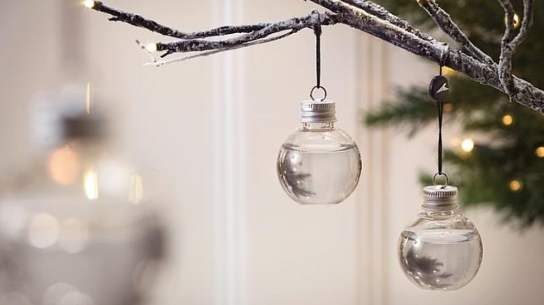 Copertina di Le palle di Natale piene di gin sono la decorazione must-have del 2018