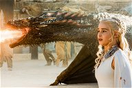 Copertina di Game of Thrones: Emilia Clarke svela il tatuaggio dedicato a Daenerys