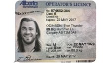 Copertina di Tenta di usare una falsa carta d'identità di Thor per comprare marijuana in Canada