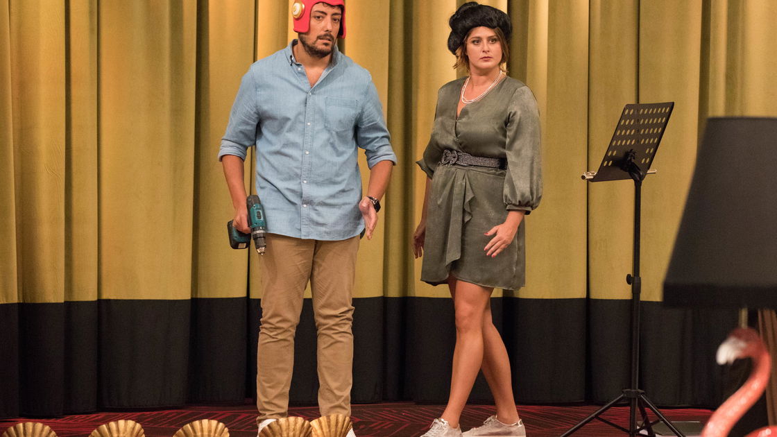 Εξώφυλλο LOL - Who Laughs Is Out: What We Know And What We Want From Season 2