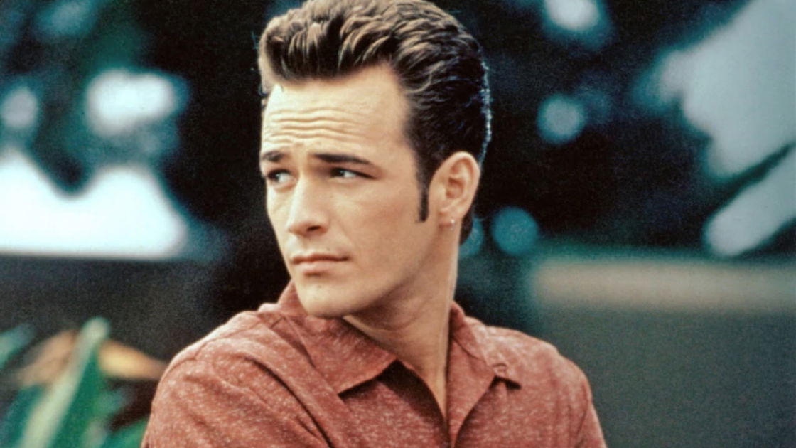 Copertina di Un anno fa, la morte di Luke Perry: il ricordo di amici e colleghi