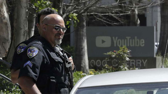 Copertina di Spari nella sede YouTube: i giganti della tecnologia uniti per il controllo delle armi