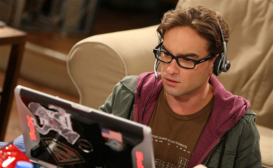 Copertina di Johnny Galecki, il Leonard di The Big Bang Theory, produrrà una serie TV sugli eSport