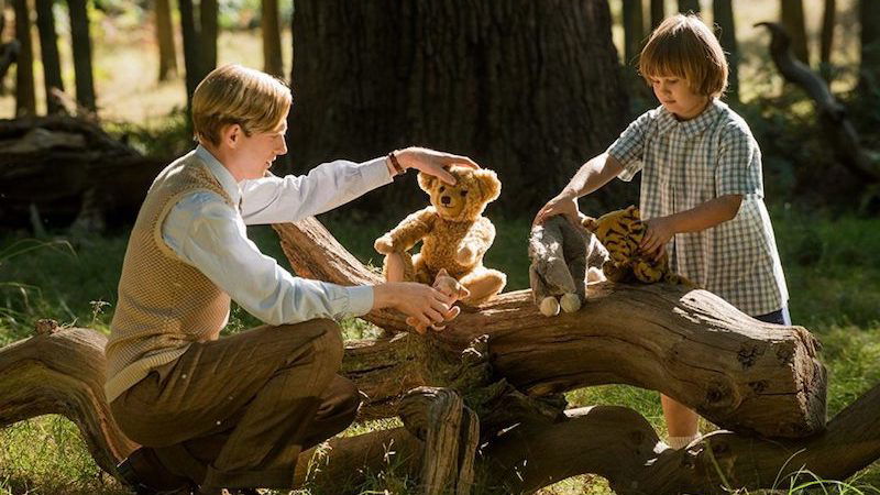 Copertina di Vi Presento Cristopher Robin, la recensione del film sulla nascita di Winnie The Pooh