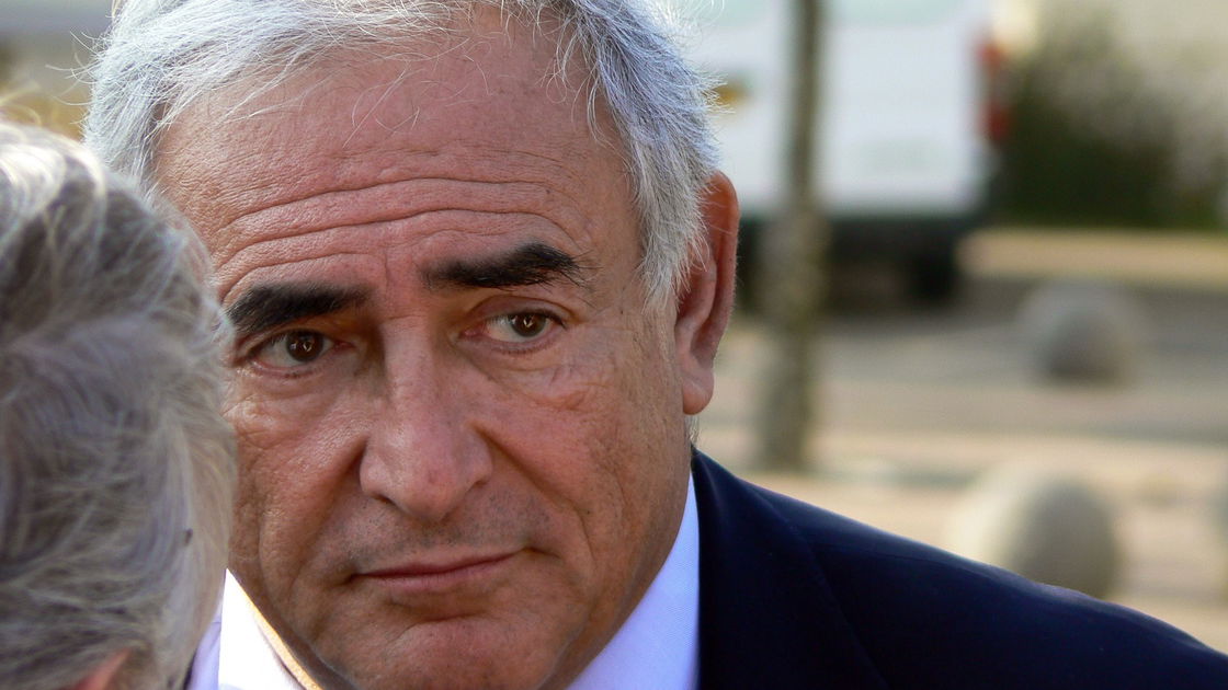 Copertina di Stanza 2806, cosa devi sapere della mini-serie e della storia di Dominique Strauss-Kahn che l'ha ispirata