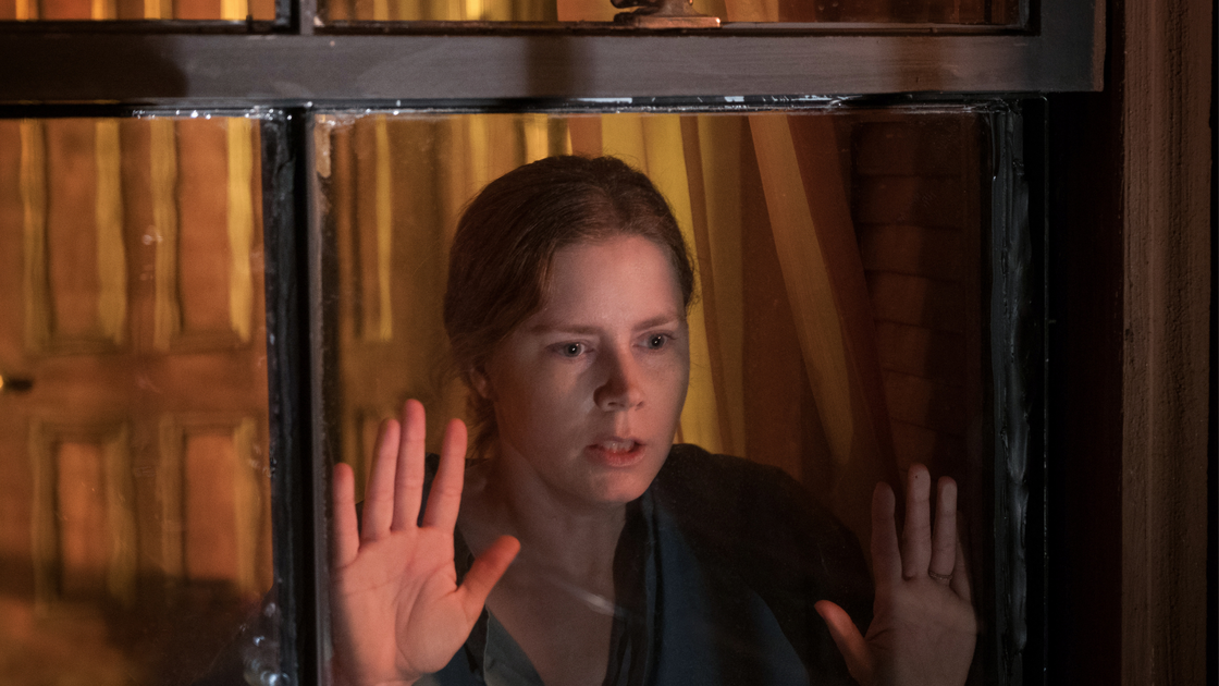 Copertina di Amy Adams non dovrebbe sprecare il suo tempo in film come La donna alla finestra