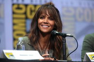 Copertina di Mothership: Halle Berry è la protagonista del nuovo film sci-fi di Netflix diretto da Matt Charman
