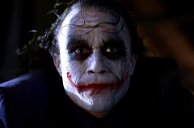 Copertina di Vestito come il Joker di Ledger, guida una moto d'acqua a New York: il video è virale