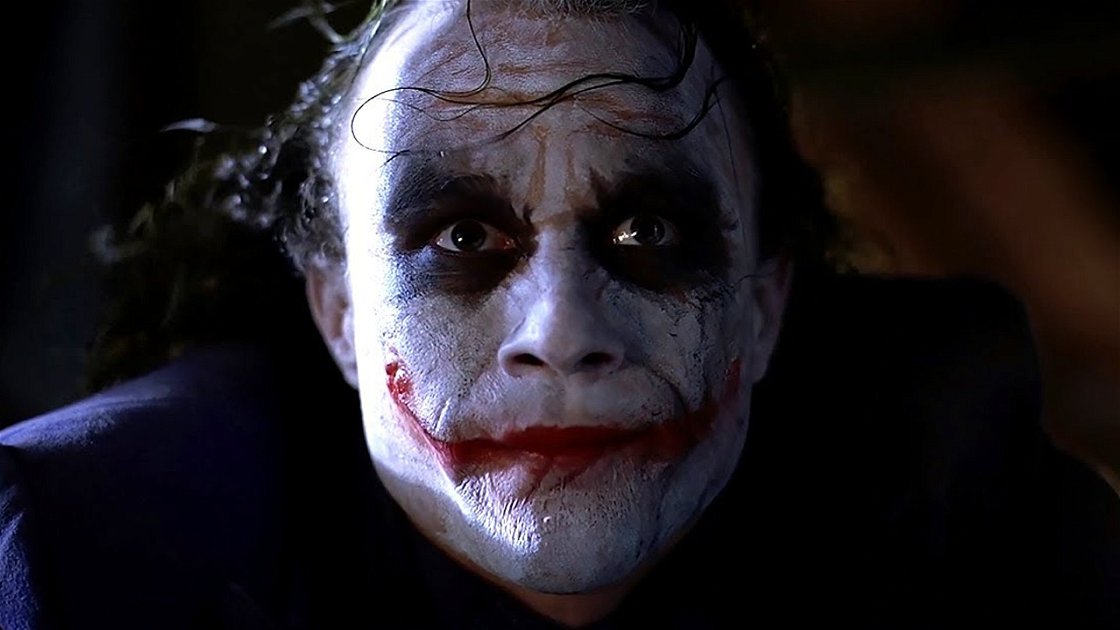 Copertina di Vestito come il Joker di Ledger, guida una moto d'acqua a New York: il video è virale