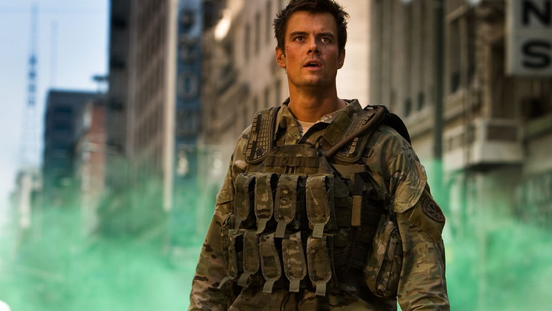Copertina di Josh Duhamel da Transformers a Call of Duty: WWII?