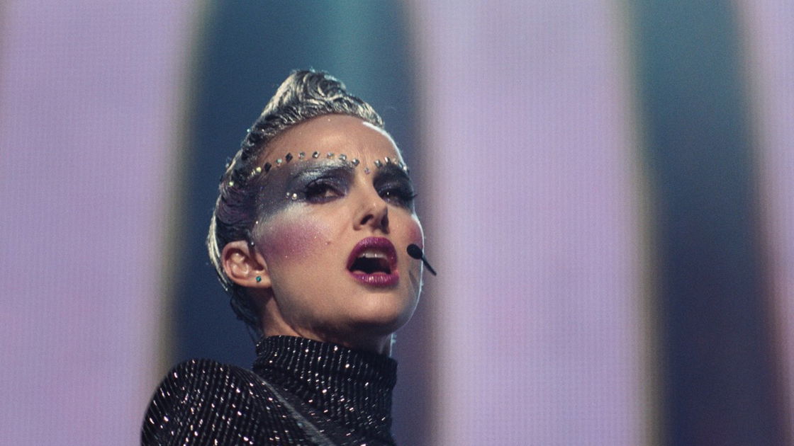 Copertina di Vox Lux, la recensione: il ritratto del Secolo brutto in cui morì il pop e risorse il terrorismo