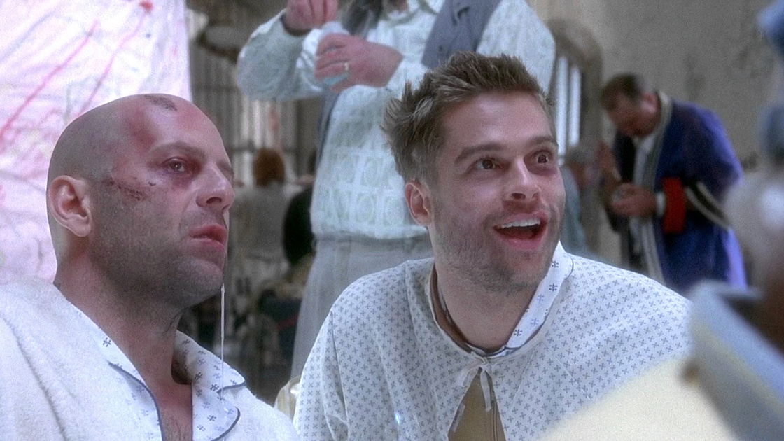 Copertina di Brad Pitt è critico sulla sua performance ne L'esercito delle 12 scimmie