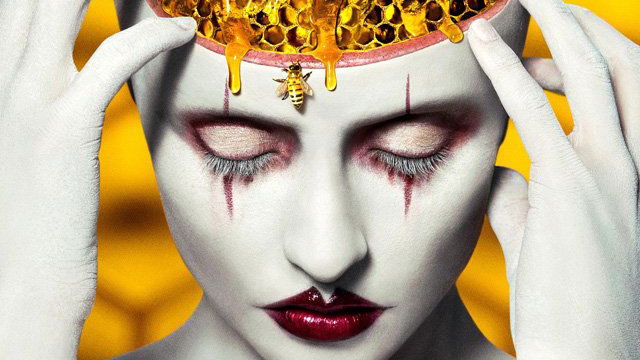 Copertina di Lacrime di miele nel primo poster di American Horror Story: Cult