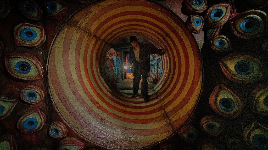 Copertina di La fiera delle illusioni - Nightmare Alley, le location e le incredibili scenografie del film