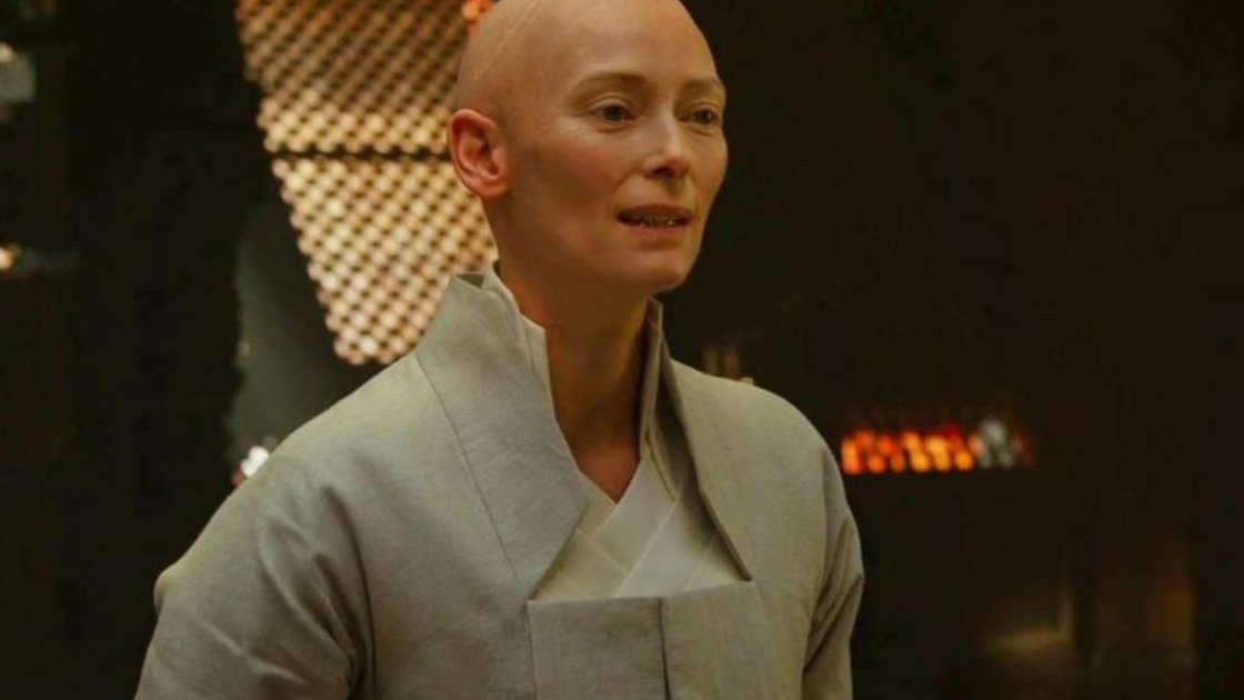 Το εξώφυλλο του Kevin Feige λυπάται που επέλεξε την Tilda Swinton ως την Αρχαία: "Νομίζαμε ότι ήταν μια επιλογή έξω από το κλισέ"