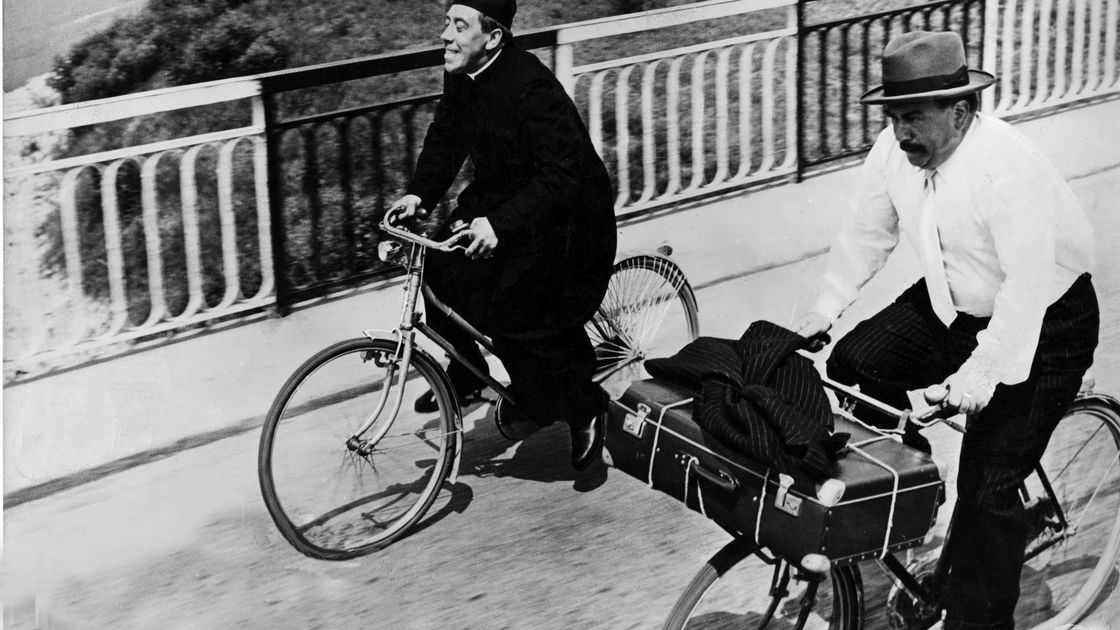 Copertina di Don Camillo e l'onorevole Peppone: la mitica scena del carro armato, del Piave e il finale